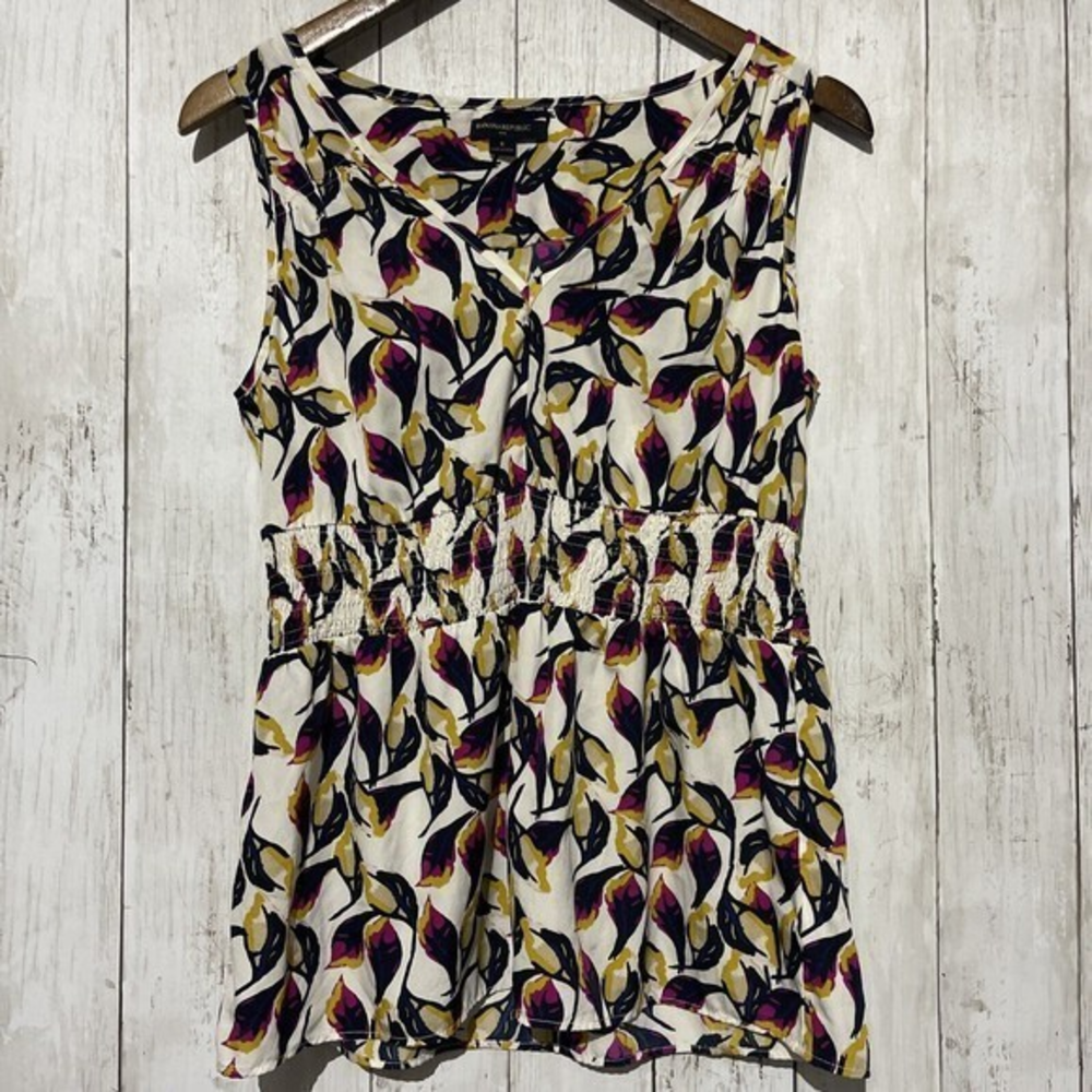 Banana Republic Women's Sleeveless Smocked Waist Leaf Print V-Neck Top Size S
